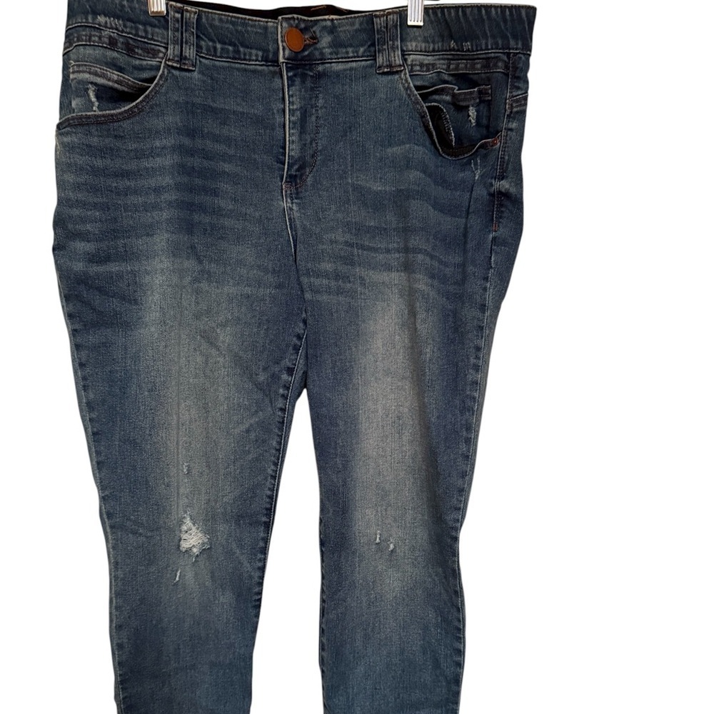 Democracy Blue Jeans Straight Leg Distressed 20W